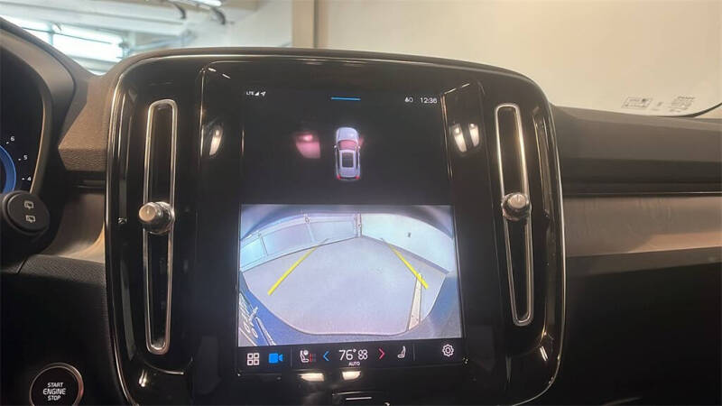 2023 Volvo XC40 B5 Plus Dark Theme