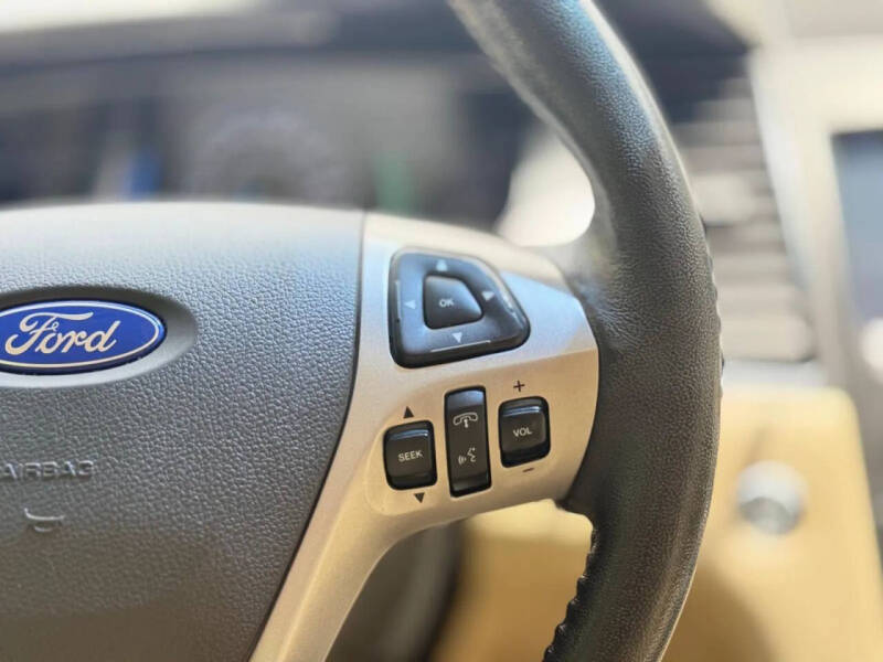 2017 Ford Taurus SEL