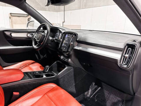 2019 Volvo XC40 T5 Momentum