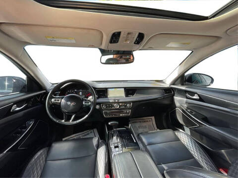 2017 Kia Cadenza Technology