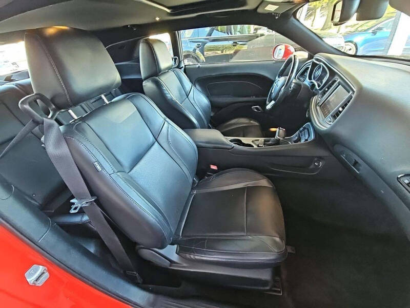 2015 Dodge Challenger SXT Plus