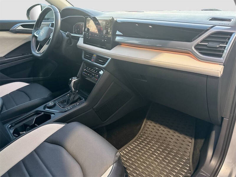 2025 Volkswagen Taos SEL 4Motion