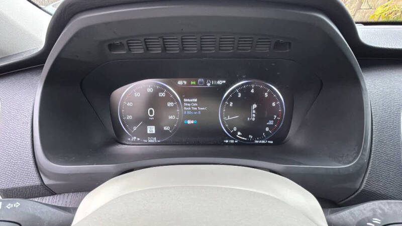 2020 Volvo XC90 T6 Momentum 6-Passenger