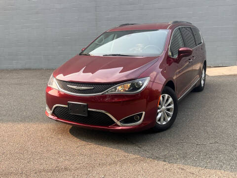 2017 Chrysler Pacifica for sale at Bavarian Auto Gallery in Bayonne NJ