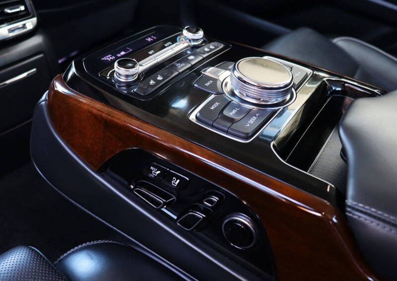 2019 Genesis G90