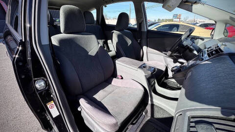 2014 Toyota Prius v Five