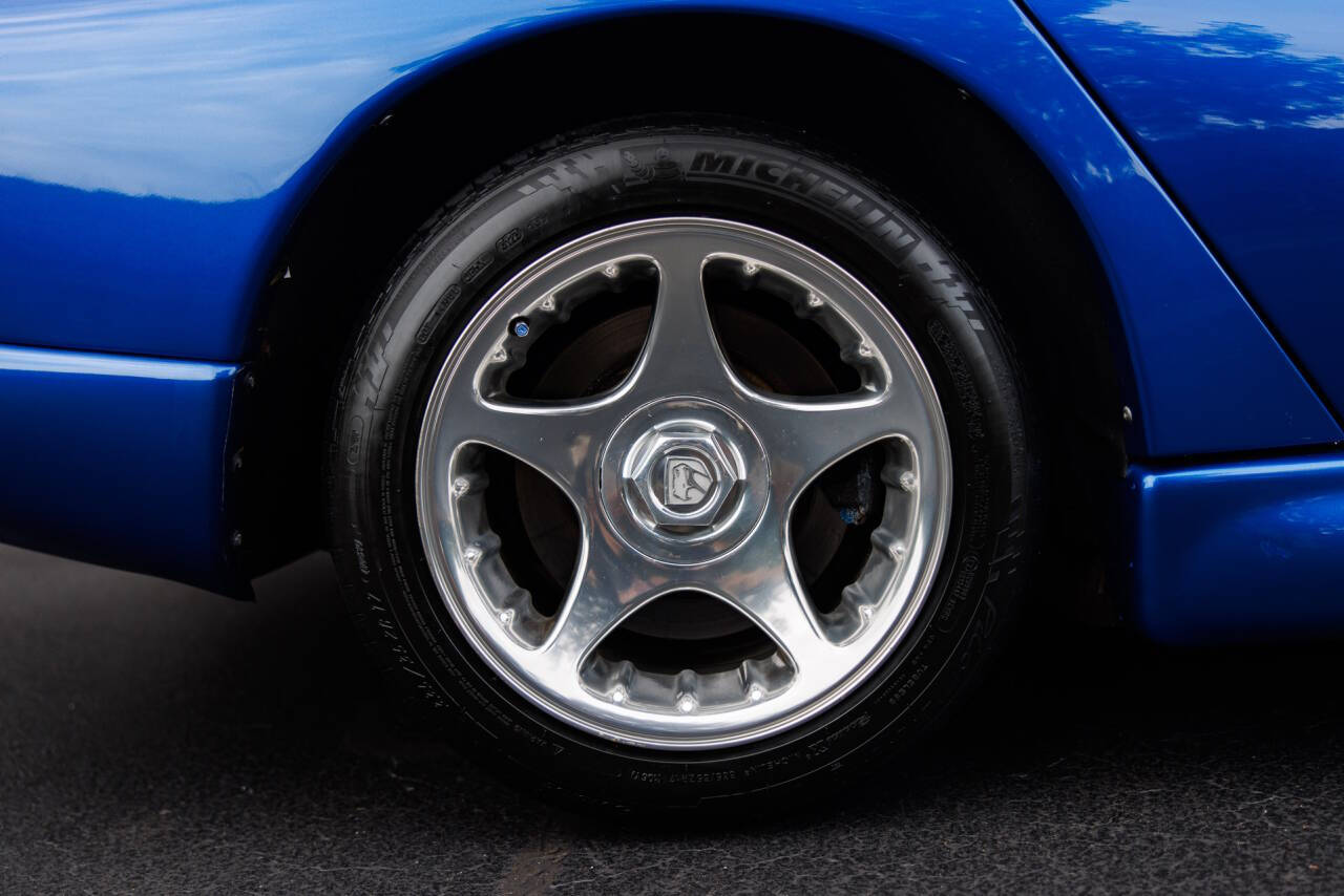 1997 Dodge Viper 31