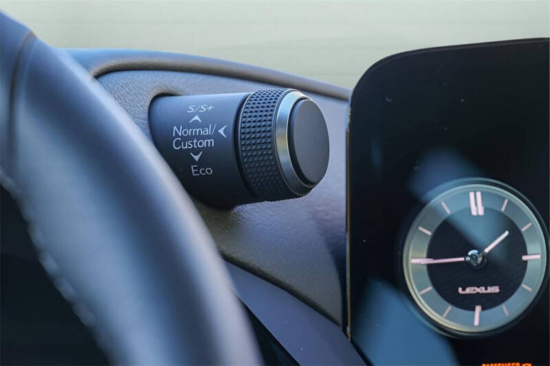 2025 Lexus ES 350 F SPORT Handling