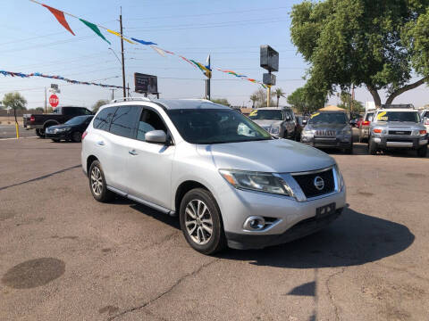 2016 Nissan Pathfinder for sale at Valley Auto Center in Phoenix AZ