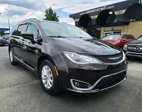 2017 Chrysler Pacifica Touring-L