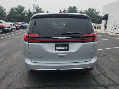 2024 Chrysler Pacifica Touring L