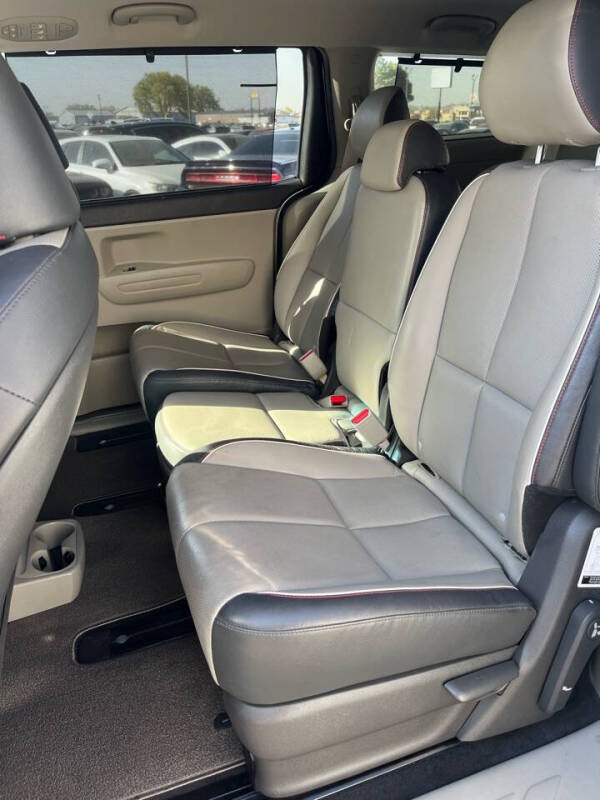 2018 Kia Sedona LX