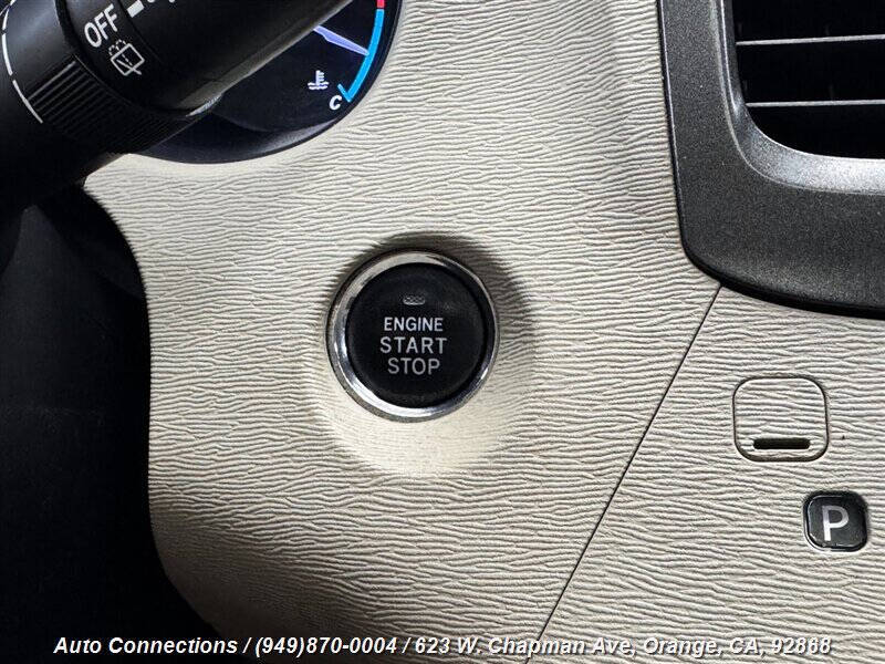 2013 Toyota Sienna XLE 8-Passenger