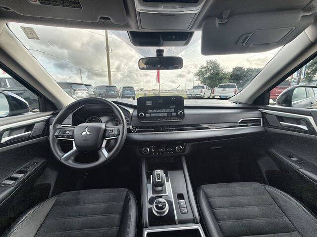 2024 Mitsubishi Outlander SE