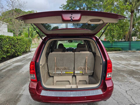 2007 Hyundai Entourage GLS