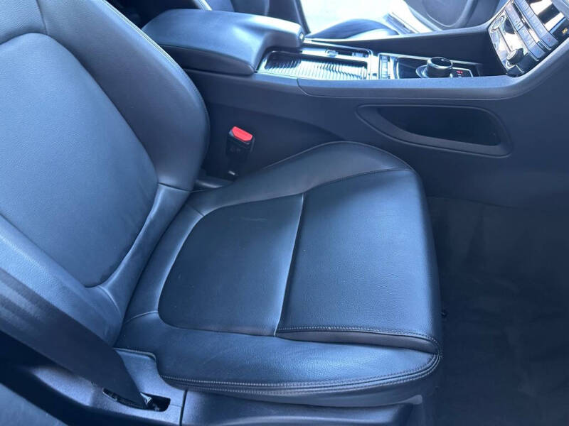 2019 Jaguar F-PACE 25t Premium