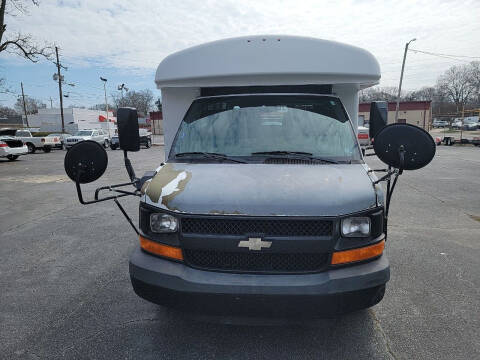 2009 Chevrolet Express Cutaway for sale at Ndow Automotive Group LLC in Jackson GA