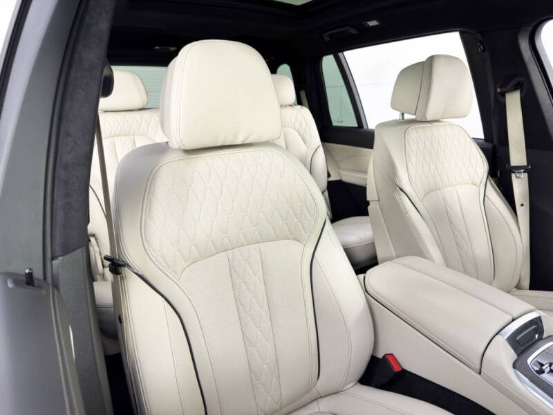 2024 BMW X7 M60i