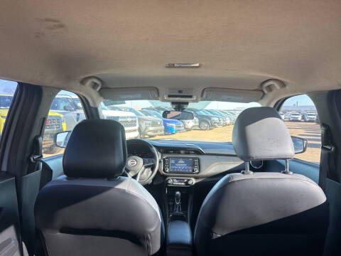 2023 Nissan Kicks SR