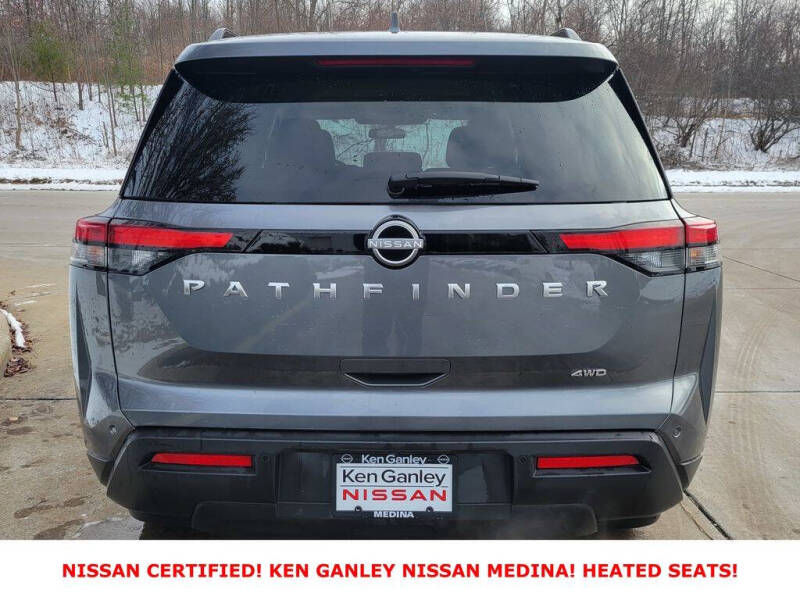 2025 Nissan Pathfinder SV