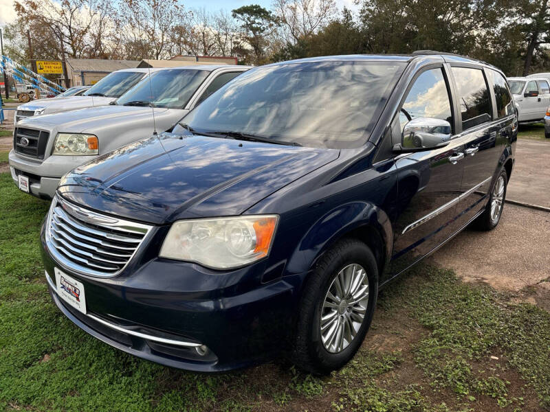 2013 Chrysler Town and Country for sale at Ronnies Auto Sales in Conroe TX