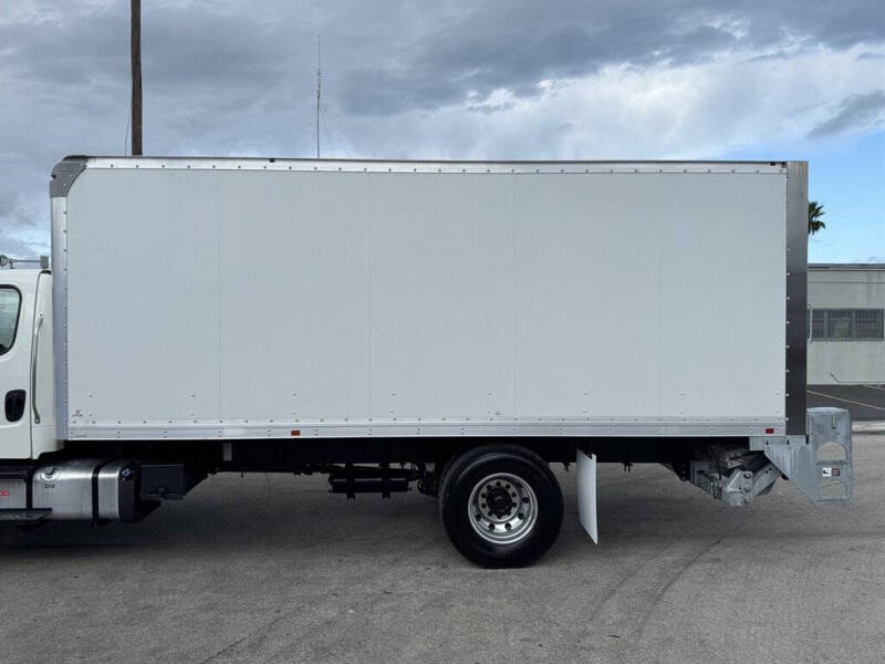 2019 Freightliner M2 106