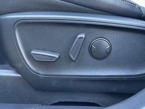 2022 Ford Escape Hybrid Titanium