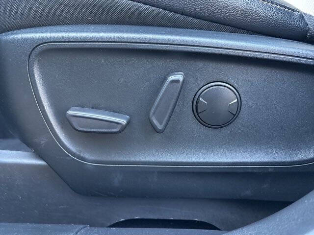 2022 Ford Escape Hybrid Titanium