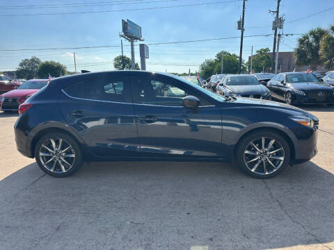 2018 Mazda MAZDA3 Touring