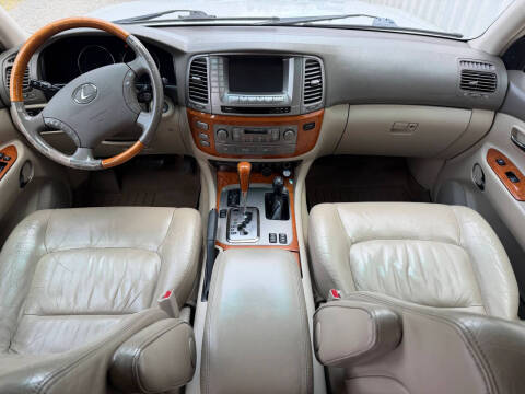 2004 Lexus LX 470