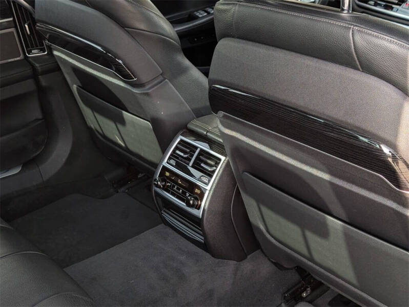 2019 BMW 7 Series 740i