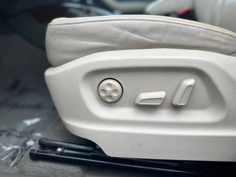 2012 Audi Q5 3.2 quattro Premium Plus