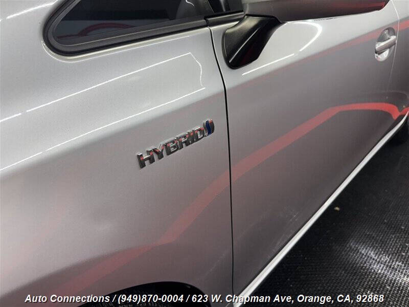 2014 Toyota Prius v Two