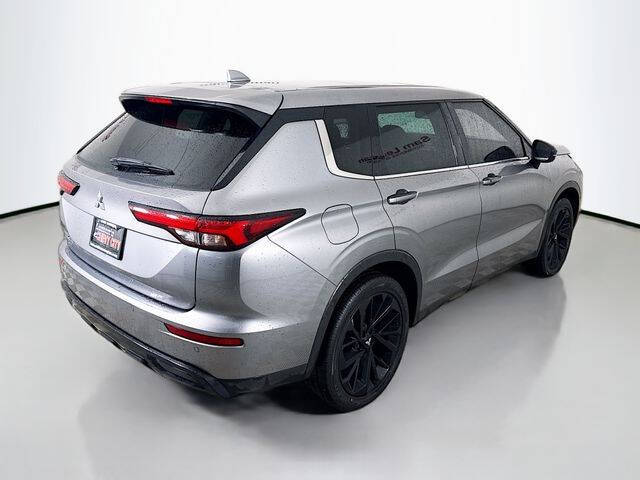 2022 Mitsubishi Outlander SE