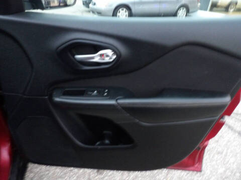 2016 Jeep Cherokee Sport