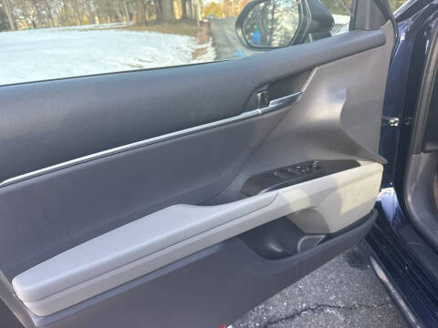 2022 Toyota Camry Hybrid LE