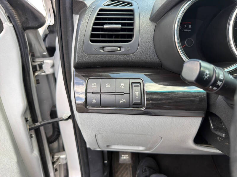 2011 Kia Sorento LX