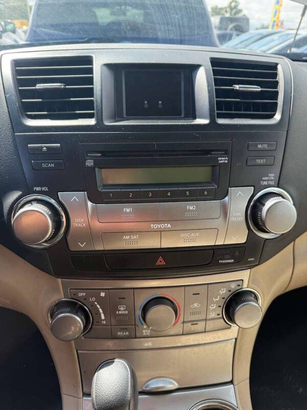 2011 Toyota Highlander SE