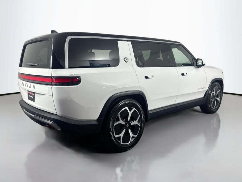 2024 Rivian R1S