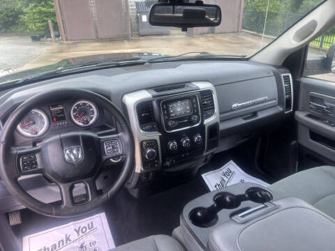 2016 RAM 1500 SLT