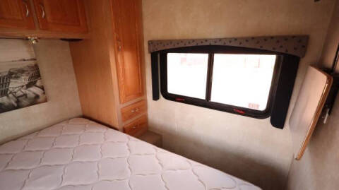 2004 Ford E-Series E-450 SD