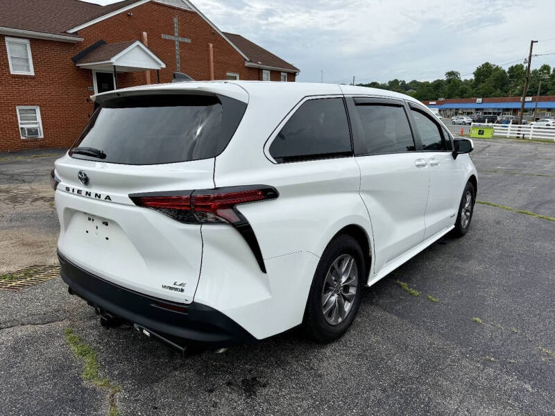 2021 Toyota Sienna LE 8-Passenger