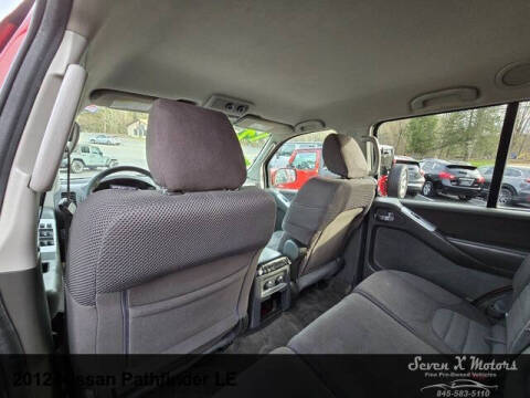 2012 Nissan Pathfinder LE