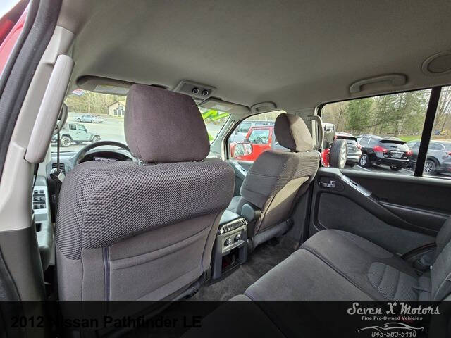 2012 Nissan Pathfinder LE