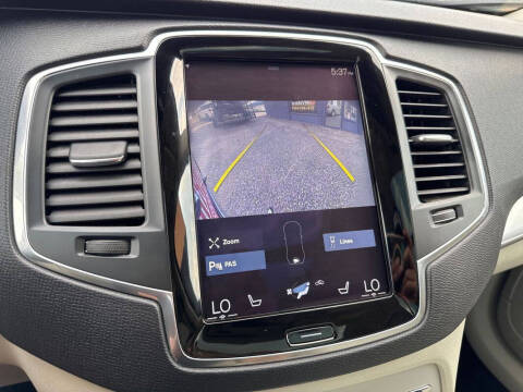 2016 Volvo XC90 T5 Momentum