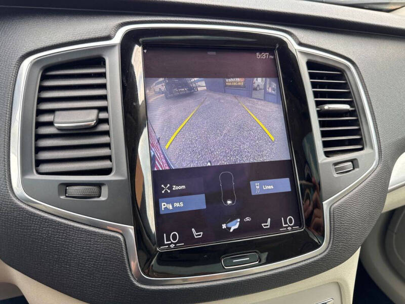 2016 Volvo XC90 T5 Momentum