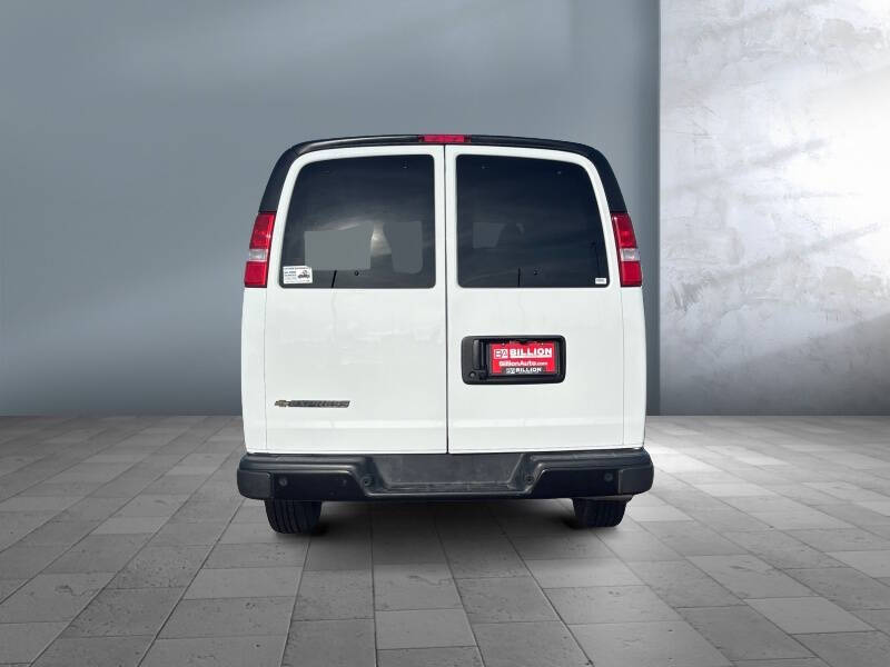 2025 Chevrolet Express LS 3500