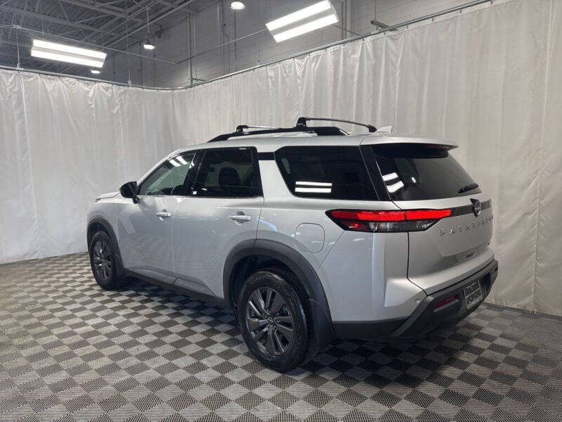 2022 Nissan Pathfinder SV