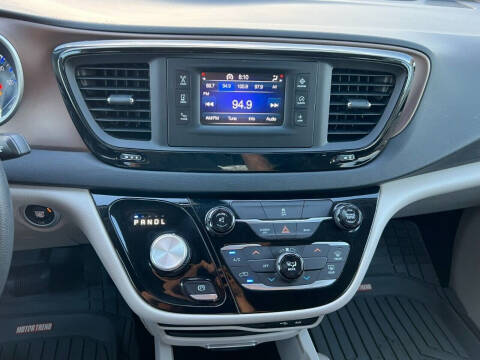 2017 Chrysler Pacifica LX