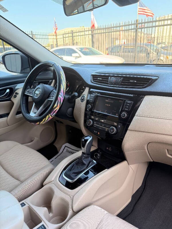 2020 Nissan Rogue SV